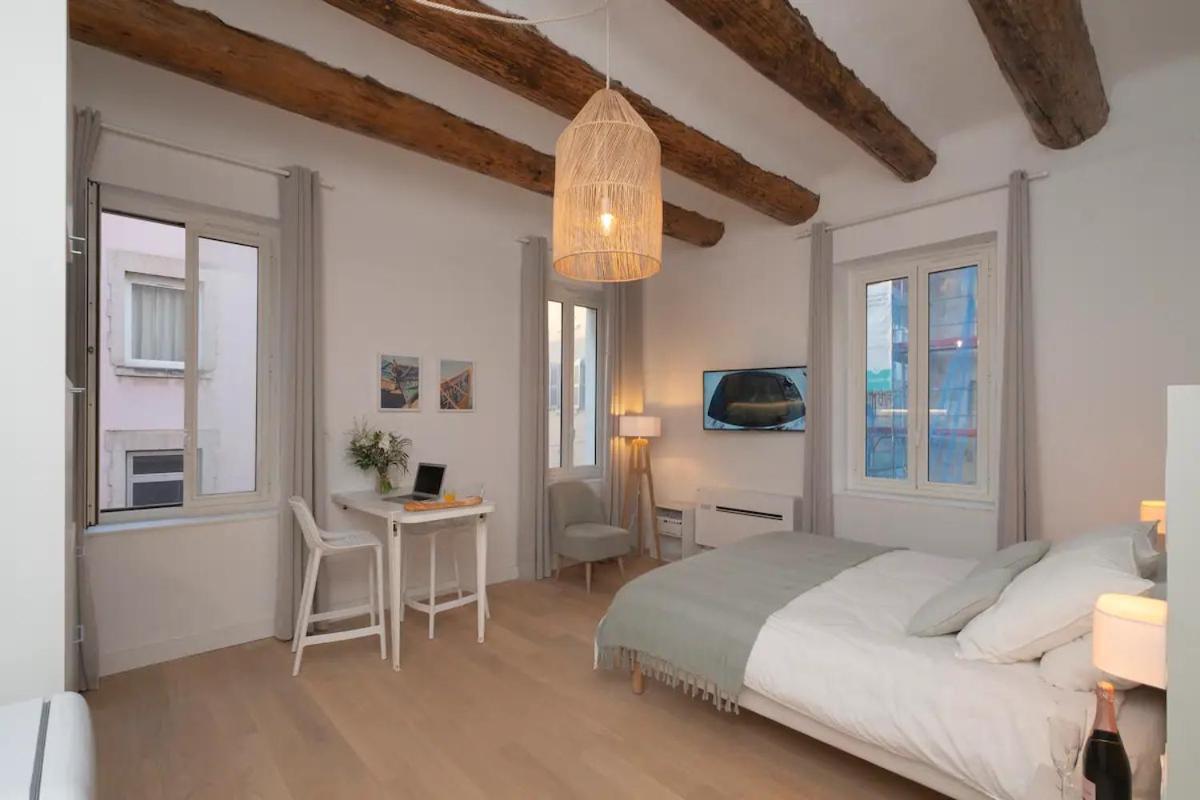 Design Vieux Port Tout Equipe Climatise Marseille