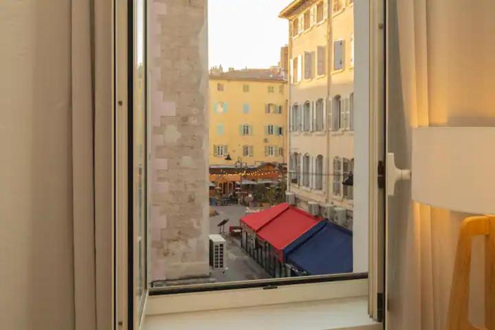 Design Vieux Port Tout Equipe Climatise Marseille